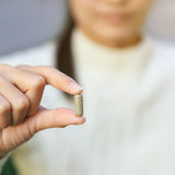 Liver Cleanse Kapsel Hand